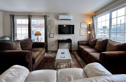 Baker City House | MVH - Your Home Away From Home! Cute 3 bedroom, Pet Friendly