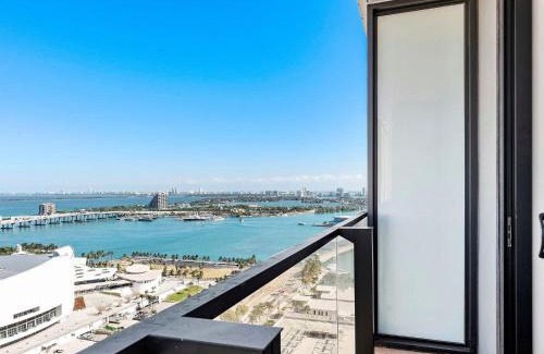 Downtown Miami Apartment | MVR Brickell Nights & Bayfront Mornings