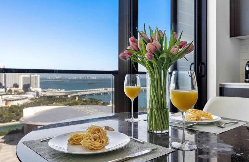 Downtown Miami Apartment | MVR Brickell Nights & Bayfront Mornings