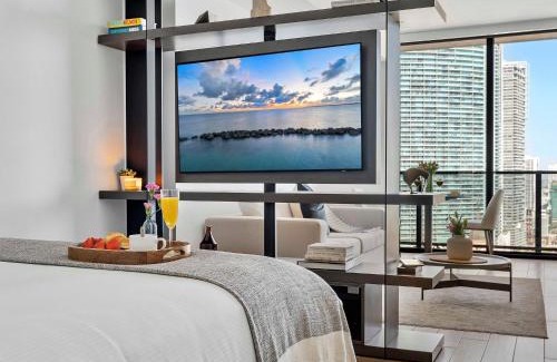 Downtown Miami Apartment | MVR Brickell Nights & Bayfront Mornings