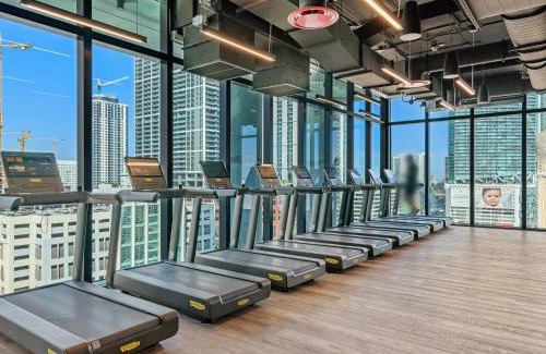 Downtown Miami Apartment | MVR Brickell Nights & Bayfront Mornings