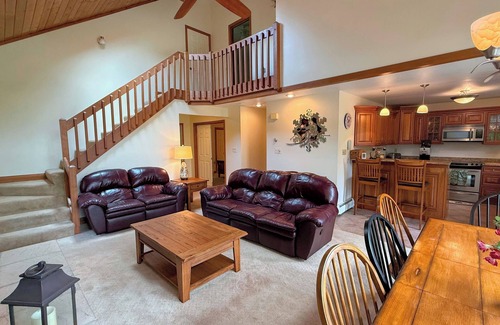 Bretton Woods Condo | MWP23: Breathtaking views in Bretton Woods, pool passes, discounts!