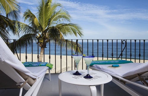 San Jose del Cabo Condo | Fresh & Modern.2 King Primary Suites