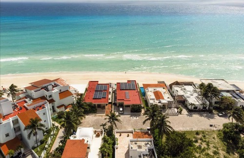 Playacar Fase I House | 1 min walk to beach, ocean views, Mayan ruins, private pool— paradise awaits!