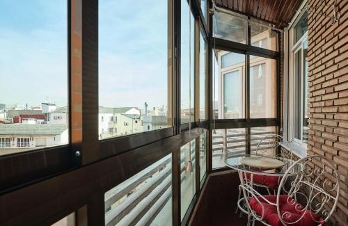 Arapiles Apartment | My City Home- Bright apartment in great location