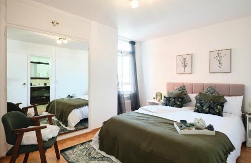 Arapiles Apartment | My City Home- Bright apartment in great location