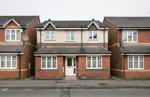 Cheetham Hill House | My-Places Elegant 6 Bed Town House - 68