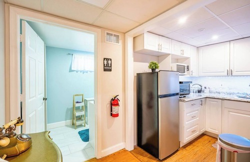 Downtown Hollywood Apartment | My Purple House: Downtown Hollywood Oasis, 5 Minutes to Beach & Nightlife!