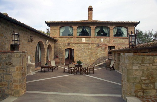 Pienza Villa | My Rental Homes - Villa Monticchiello with pool and garden surrounding the property