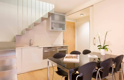 el Fort Pienc Apartment | My Space Barcelona 6 Apart. to have 48 people around the Triunfo Arco