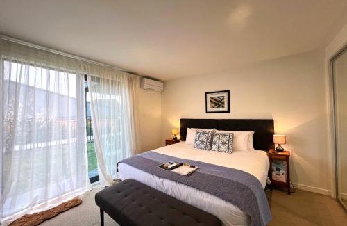 Lake Hayes Cabin | MyHolidays, Shotover, Delux Ensuite rooms