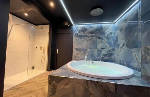 Vauvert Apartment | myinsolite-l'onyx
