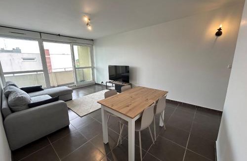 La Celle-sous-Gouzon Apartment | Mykonos, 4 Pers, Lumineux, Familial, Spacieux