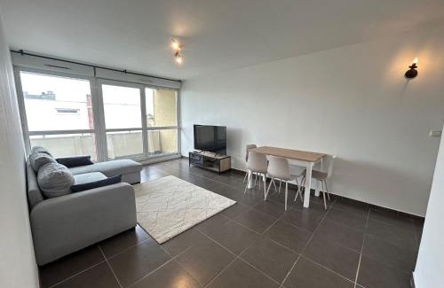 La Celle-sous-Gouzon Apartment | Mykonos, 4 Pers, Lumineux, Familial, Spacieux