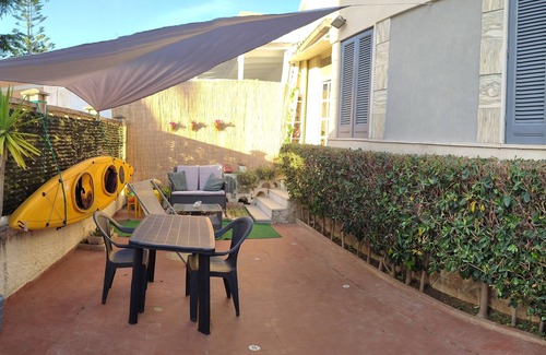 Municipio 5 House | Myra cottage 30sqm with garden 300m from the sea 5 minutes from the airport