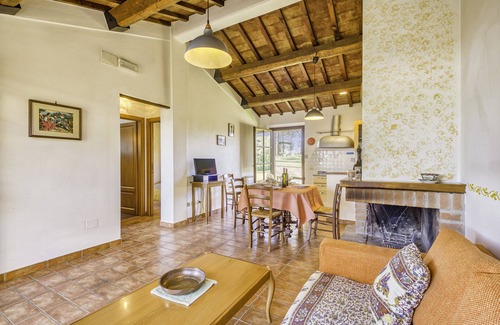 Castiglione del Lago Apartment | Myrtle apt with shared pool, Castiglione del Lago, Italy
