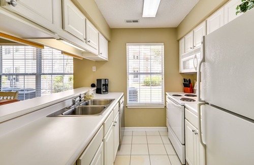 Waterford Plantation Condo | Myrtle Beach Condo w/Pool: Near Golf & Mall!