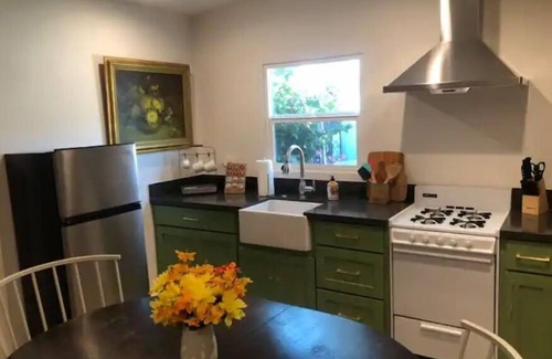 Modesto Apartment | Myrtle Place 1 is a lovely studio apartment
