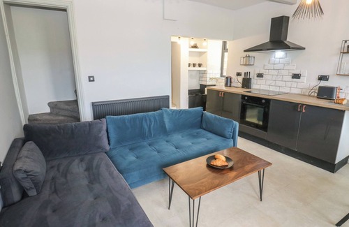 Haworth Cottage | MYRTLE VISTA, pet friendly, character holiday cottage in Cross Roads