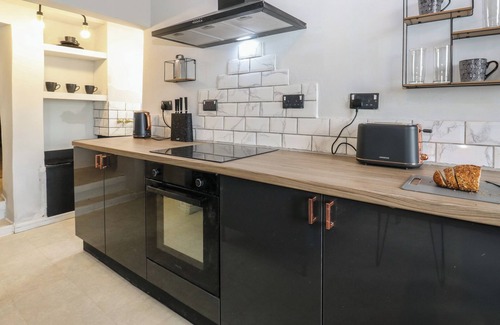 Haworth Cottage | MYRTLE VISTA, pet friendly, character holiday cottage in Cross Roads