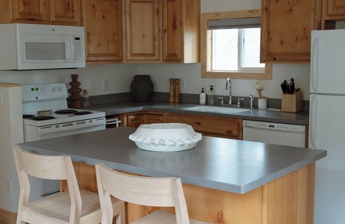 Lead Cabin | Mysa Cabin located in a beautiful wooded area outside of Deadwood - 3BR/2B