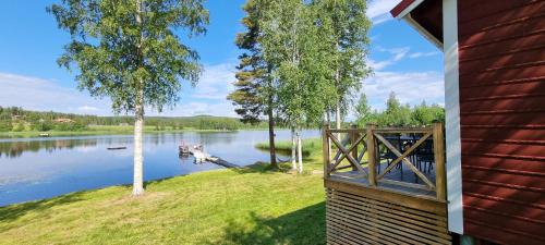 Jarvso House | Mysig stuga med sjötomt, nära Järvsöbacken