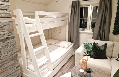 Leksand Municipality House | Mysig timmerstuga på dalagård