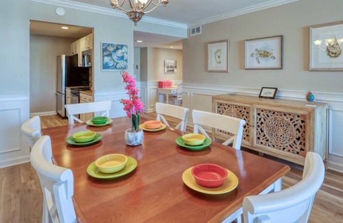 Harbour Town Condo | MyStay at 1027 Caravel Ct. - Iconic Harbour Town Lighthouse View & Pool Access!