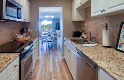 Harbour Town Condo | MyStay at 1027 Caravel Ct. - Iconic Harbour Town Lighthouse View & Pool Access!