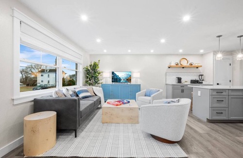 Mystic - New London Apartment | Mystic Hilltop Haven: Close Walk to Downtown