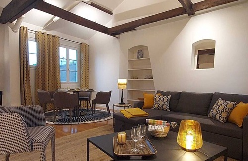 Les Iles Apartment | Mystic Marais Apartment - Steps to Seine