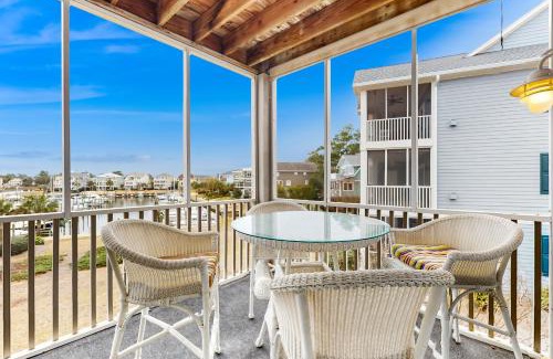 St. James Apartment | Mystic Marina, Unit 204