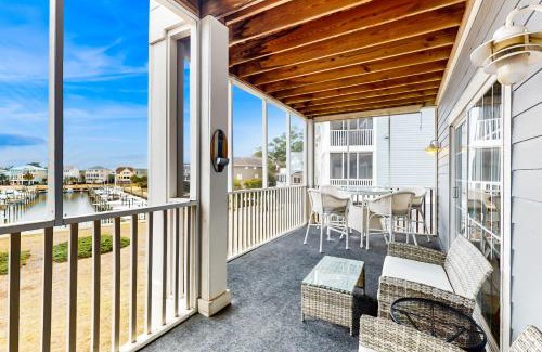 St. James Apartment | Mystic Marina, Unit 204