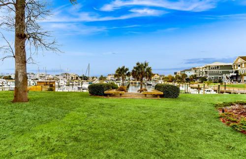 St. James Apartment | Mystic Marina, Unit 204