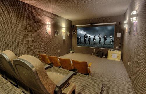 Cosby House | Mystical Creek Pool Lodge #600