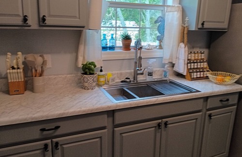 Warrington Cottage | n"DEEP SEA DREAMS"-Hidden gem/jacuzzi tub/high speed net/game rm/Mins. from NAS