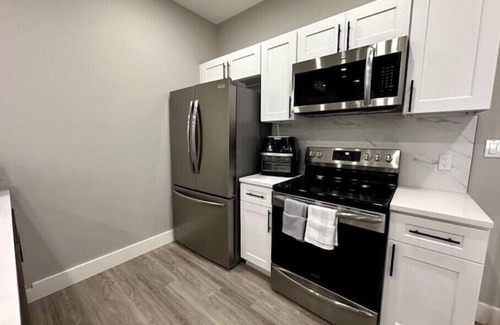 Albany Apartment | N E W Spacious Prime DT 1 Bedroom Apt w Office