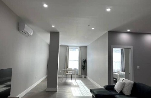 Albany Apartment | N E W Spacious Prime DT 1 Bedroom Apt w Office