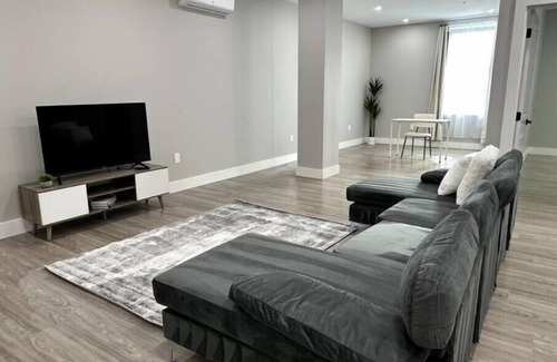 Albany Apartment | N E W Spacious Prime DT 1 Bedroom Apt w Office