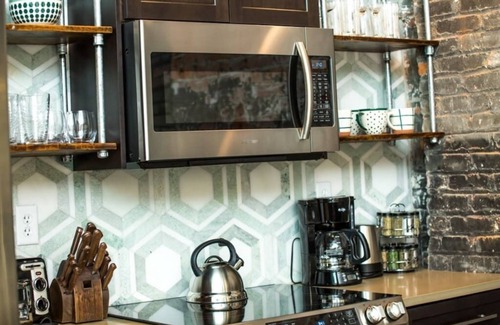 Downtown Asheville Apartment | N. Lexington Ave 1 BD King/1 BA 566 SF + free parking