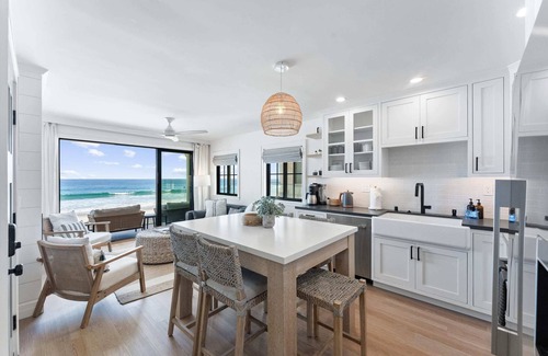 Mission Beach House | N Oceanfront Masterpiece with Rooftop & Hot Tub