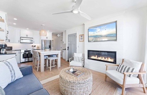 Mission Beach House | N Oceanfront Masterpiece with Rooftop & Hot Tub