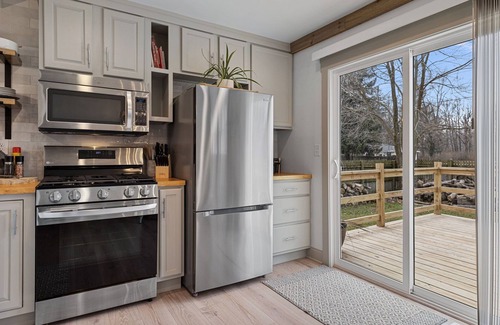 Benton Harbor House | N Shore Bungalow-Close to St Joe, beaches, golf, wineries, 45 min to Notre Dame