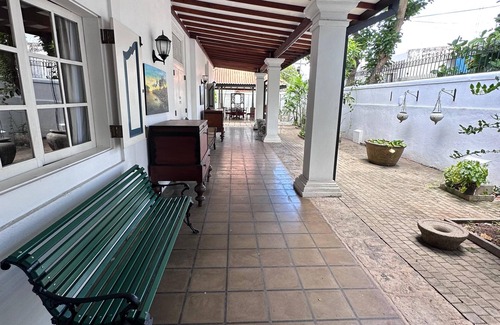 Kollupitiya Villa | nA unique 3-bedroom private retreat nestled in the heart of Colombo!