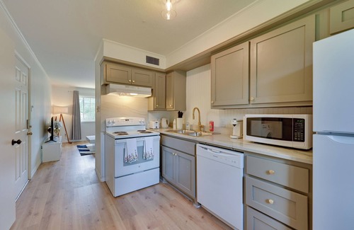 Nacogdoches Condo | Nacogdoches Condo Half-Mi to SFA: Pets Welcome