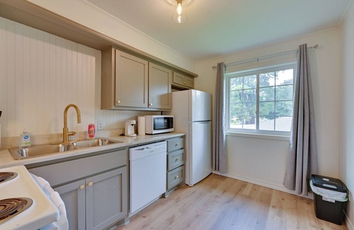 Nacogdoches Condo | Nacogdoches Condo Half-Mi to SFA: Pets Welcome
