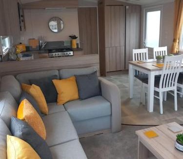 Millom House | Nadia's Lodge Smart TV & Wi-Fi