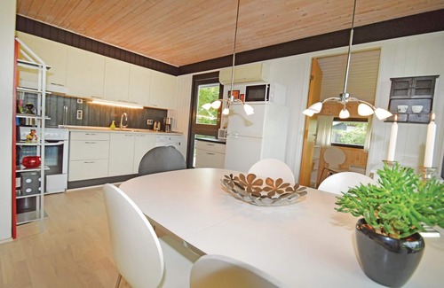 Næsby Strand House | Næsby Strand is a quiet area where you can swim from the jetties or directly from the beach.
