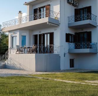 Marathias Villa | Nafpaktos Shingle Villa