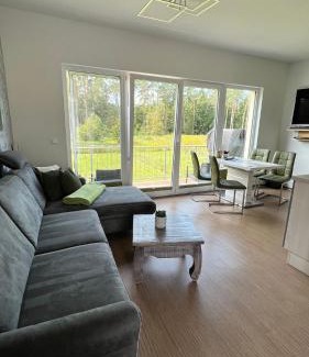 Gelbensande Apartment | nagelneue Fewo mit Waldblick 10min zur See Igelring21og